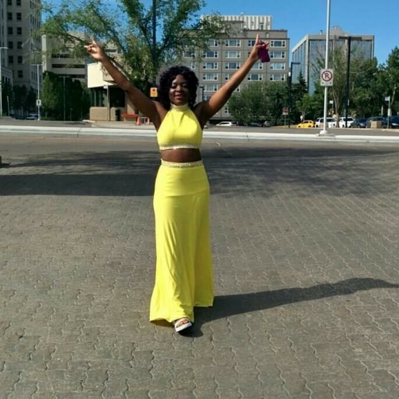 Yellow prom set - Picture 4 of 4